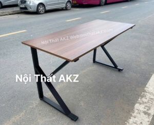 Bàn làm việc chân sắt K 1m4x60 mặt gỗ MFC (Khung đen)