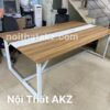 Bàn họp chân sắt chữ U 2mx1m màu gỗ vàng ngọc lan sọc trắng