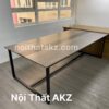 Bàn họp giá rẻ chân sắt mặt gỗ Vân tối sọc giữa giá rẻ