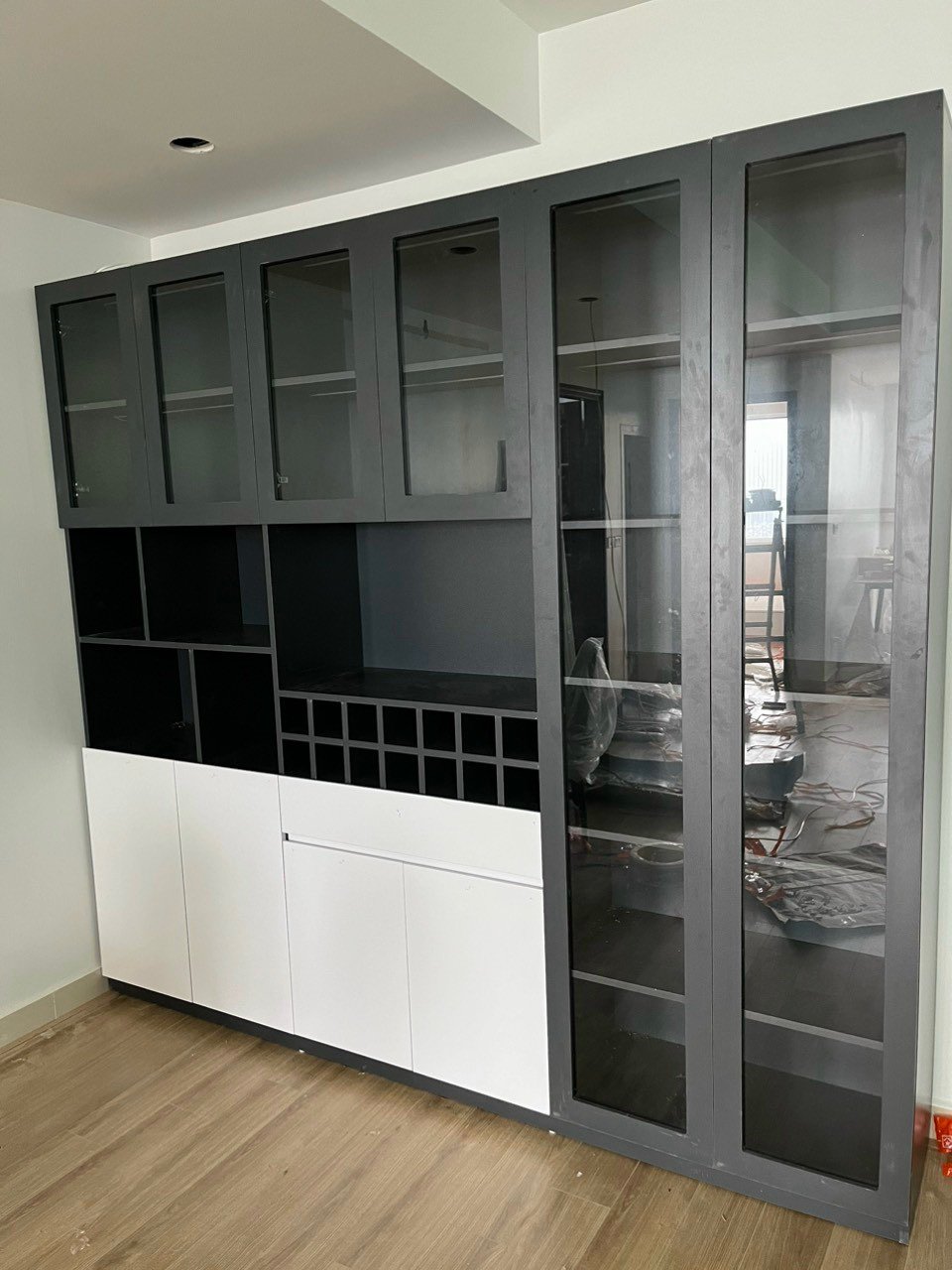 Tủ rượu gỗ hiện đại 2m4 trang trí phòng khách đẹp TR33